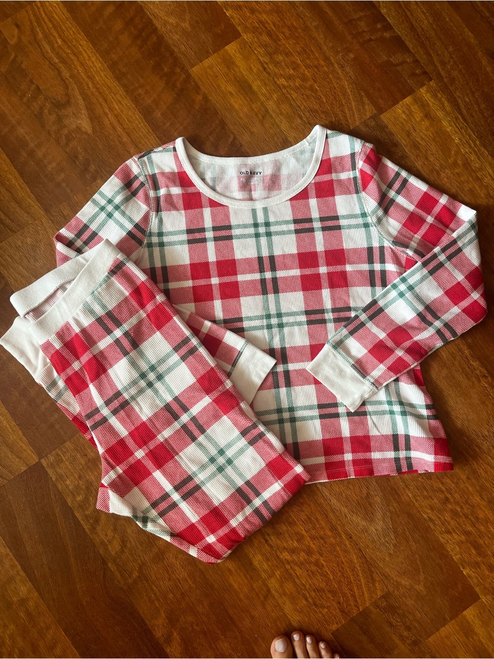 Like new Old Navy Red, White & Green Plaid Long Sleeve Pajama Set